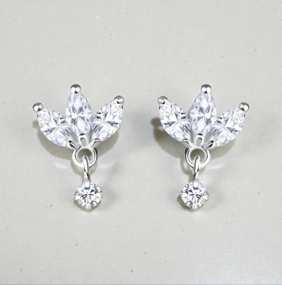 Jewellery ‣ sterling silver studs, petal