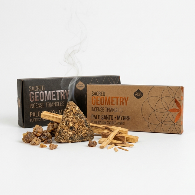 Triangular incense ‣ palo santo+myrrh
