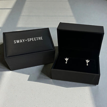 Jewellery ‣ sterling silver studs, petal